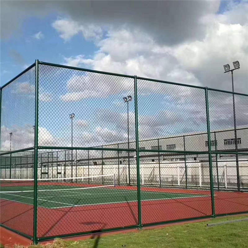 三明怎么确定球场围栏高度和宽度？