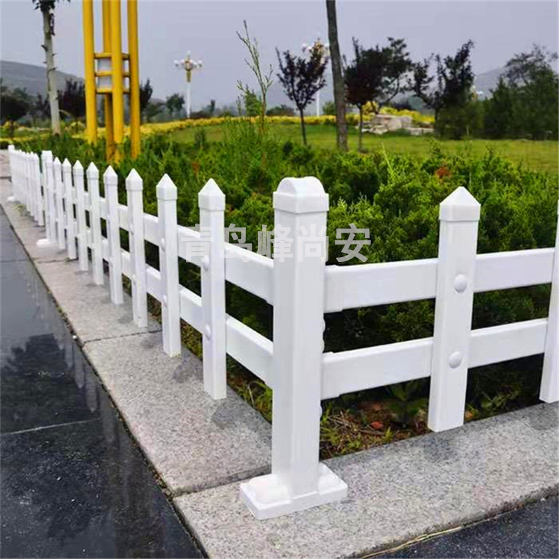 洛浦PVC草坪护栏